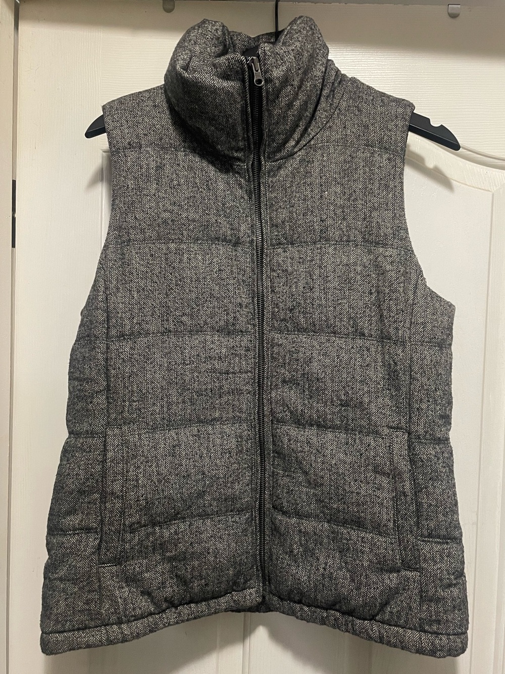 Old Navy Quilted Puffer Vest – Black | Size M